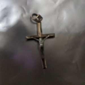 Stunning yellow gold and white gold cross pendant